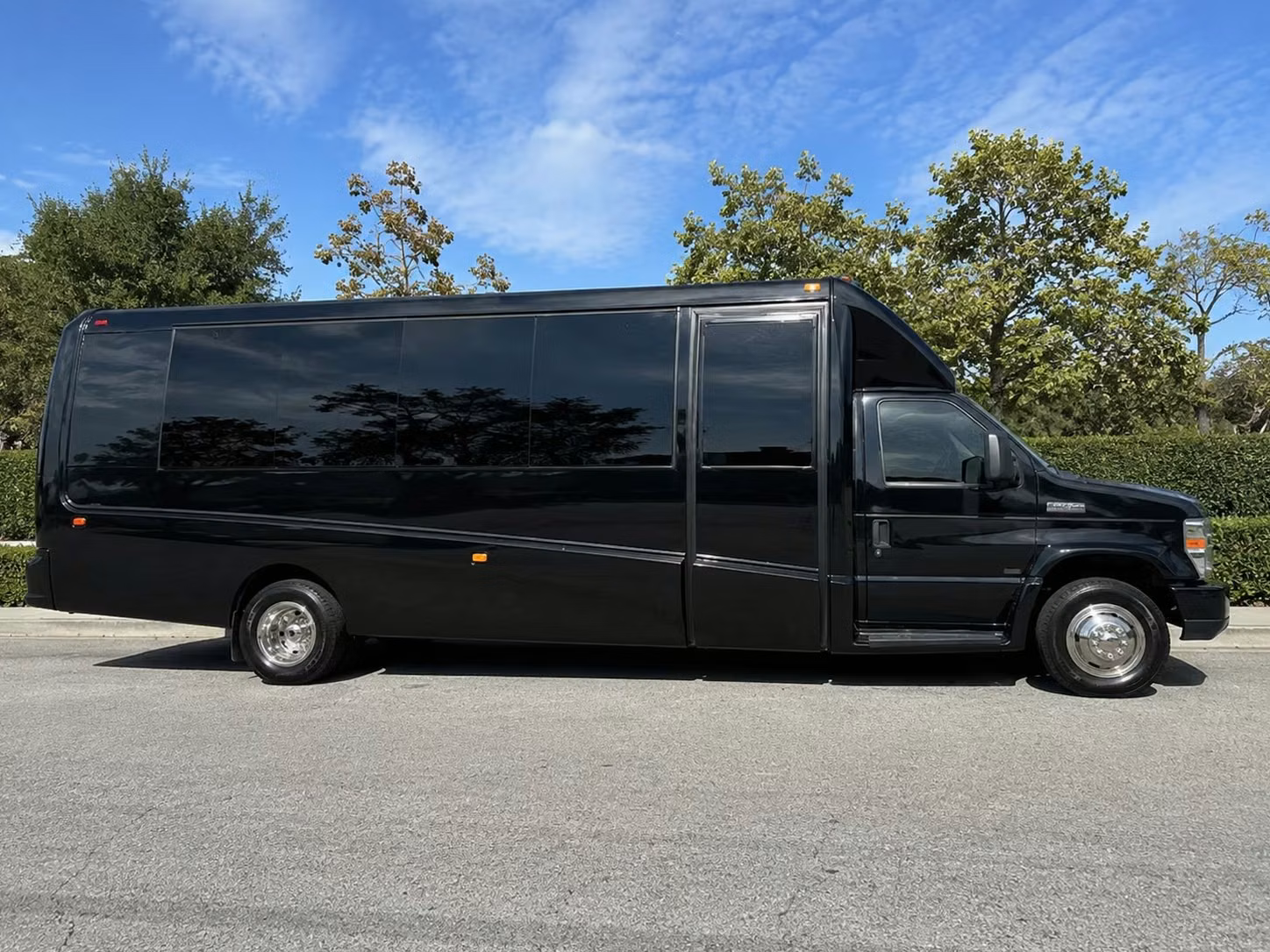 temecula 15 passenger minibus rental