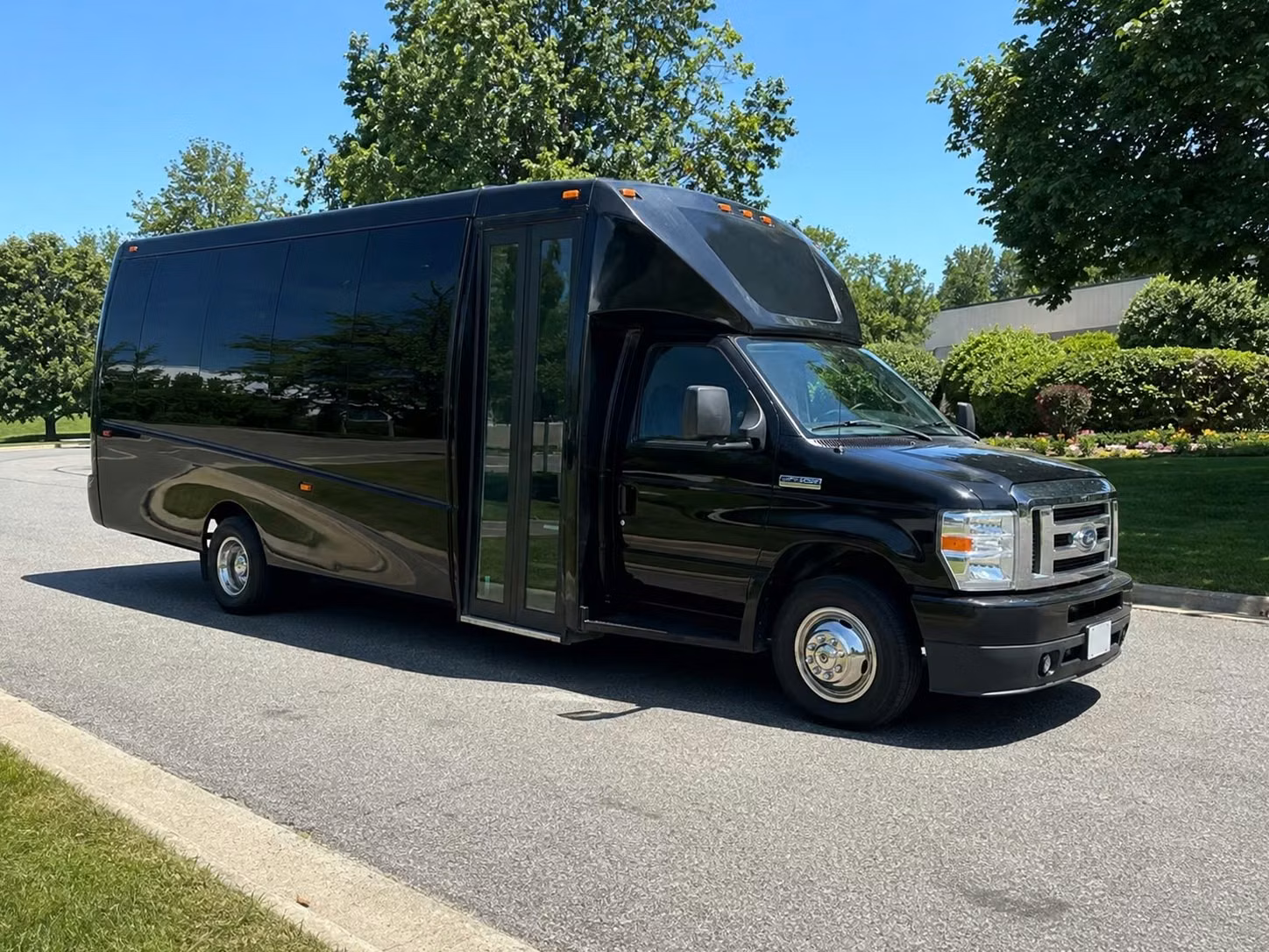 temeculacharterbus com makes it easy to get a party bus to temecula valley high school prom
